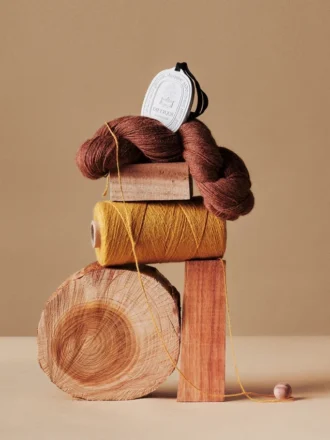 La Droguerie – medaglione in ceramica profumato al legno di cedro La Droguerie – medaglione in ceramica profumato al legno di cedro